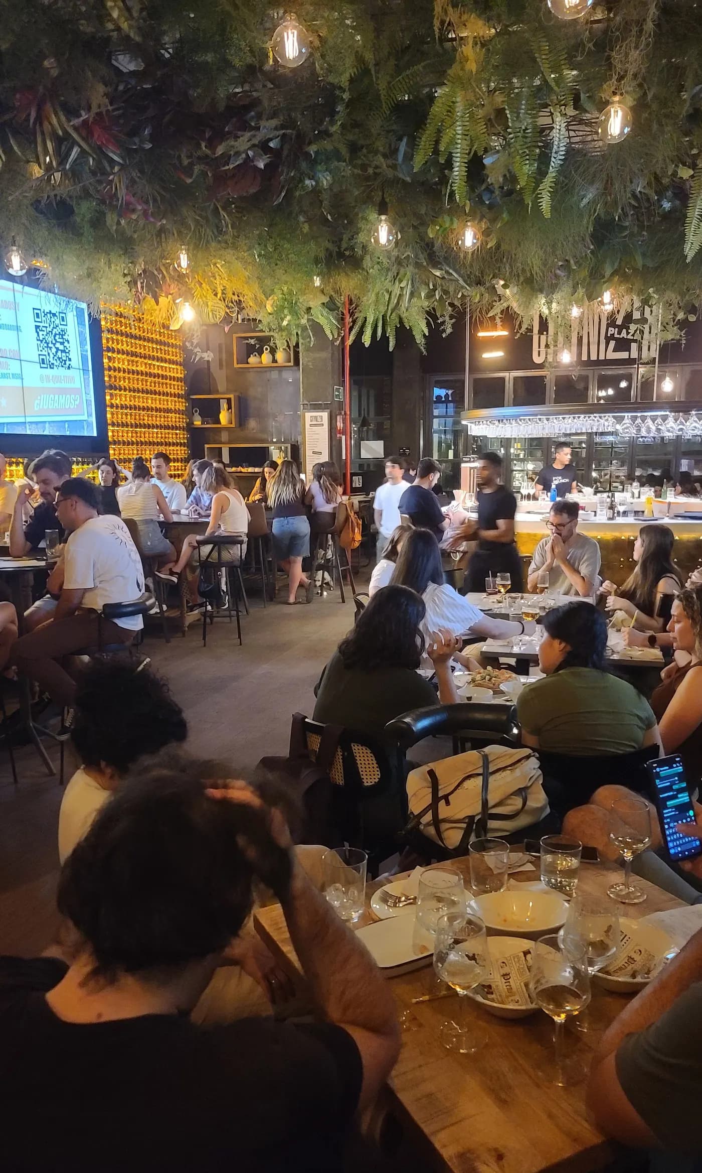 Jugadores en una Quiz Night en Citynizer